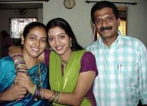 Actress Gopika parents father Anto Francis and mother Tessy Anto