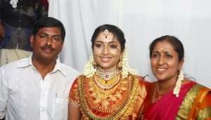 Navya Nair parents father Raju and mother Veena Raju