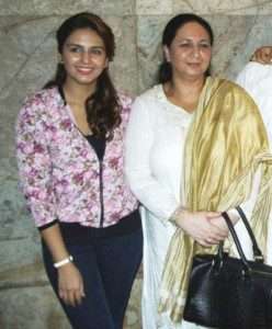 Huma Qureshi Parents mother Ameena Qureshi